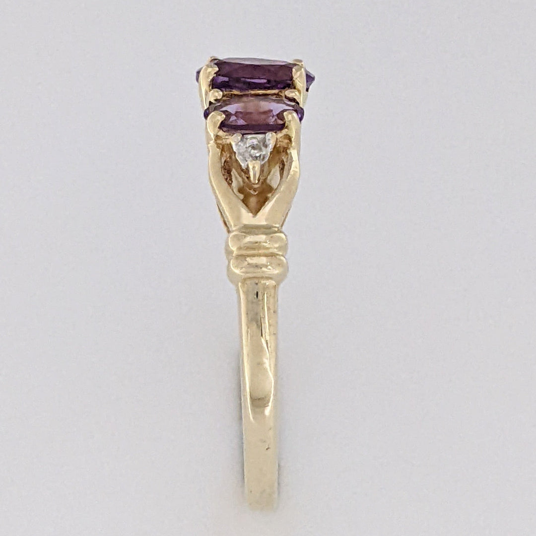 10K AMETHYST OVAL (3) WITH (2) MELEE ESTATE RING 2.0 GRAMS