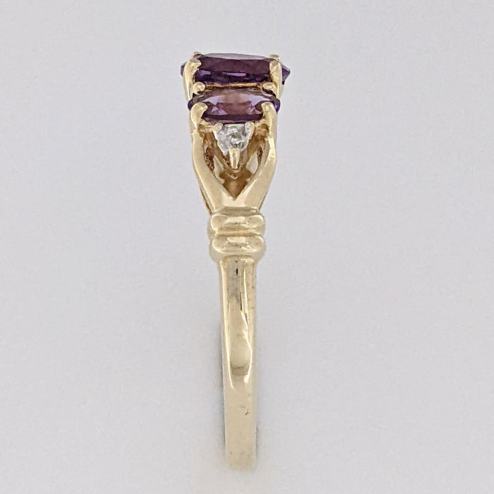 10K AMETHYST OVAL (3) WITH (2) MELEE ESTATE RING 2.0 GRAMS