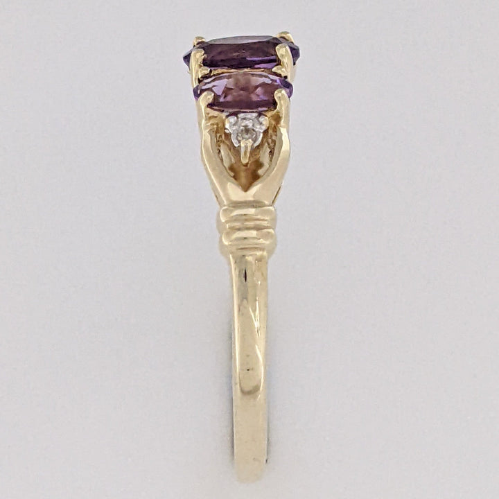 10K AMETHYST OVAL (3) WITH (2) MELEE ESTATE RING 2.0 GRAMS