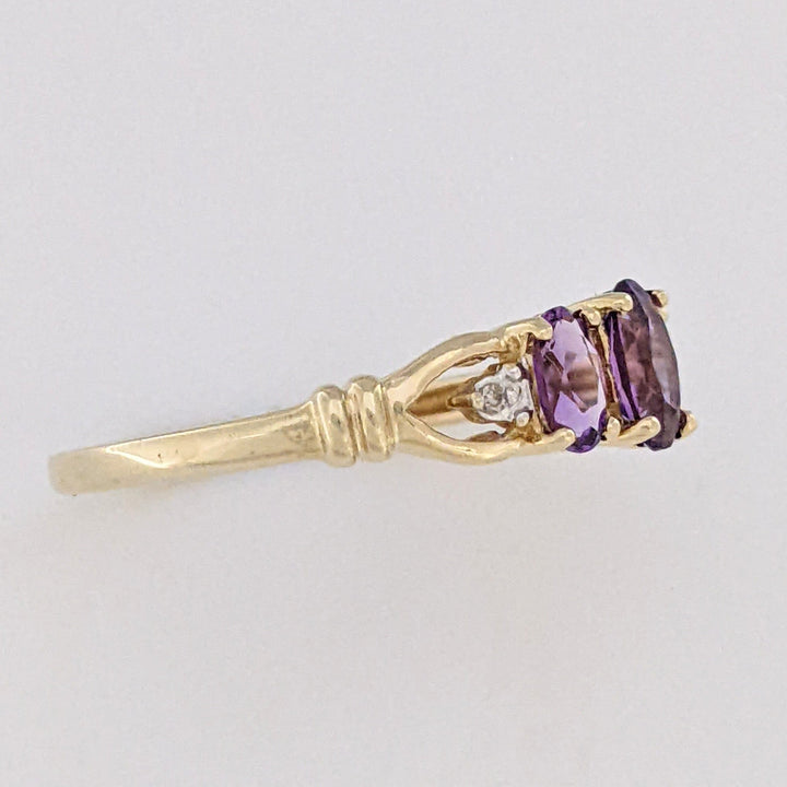 10K AMETHYST OVAL (3) WITH (2) MELEE ESTATE RING 2.0 GRAMS