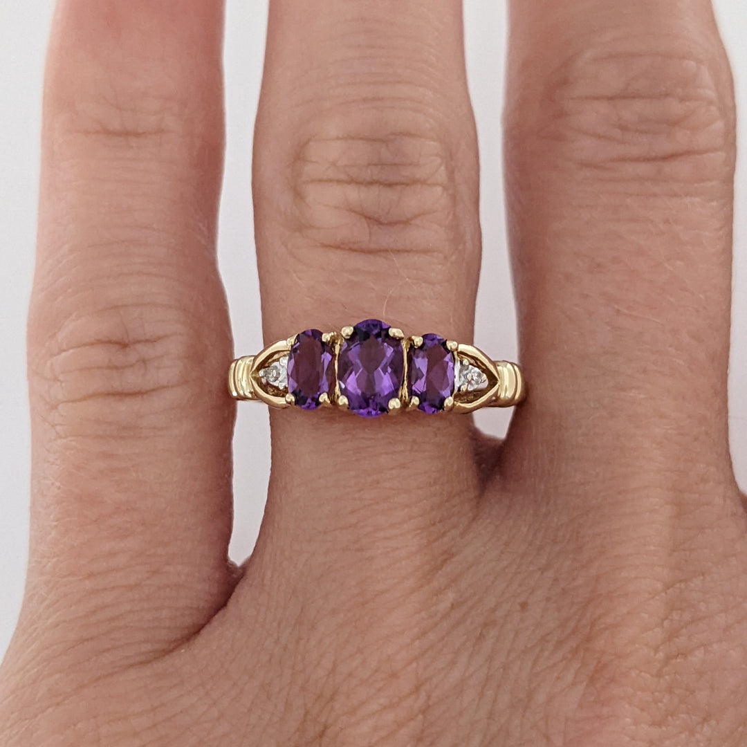 10K AMETHYST OVAL (3) WITH (2) MELEE ESTATE RING 2.0 GRAMS