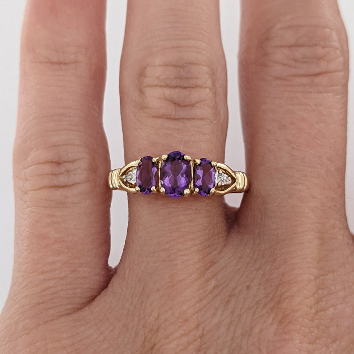 10K AMETHYST OVAL (3) WITH (2) MELEE ESTATE RING 2.0 GRAMS