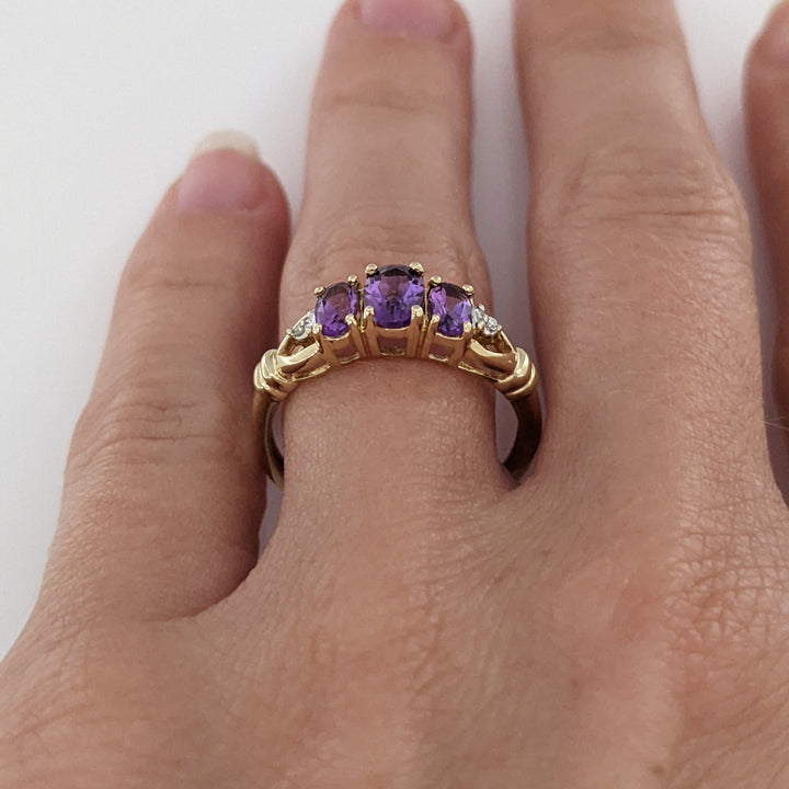 10K AMETHYST OVAL (3) WITH (2) MELEE ESTATE RING 2.0 GRAMS
