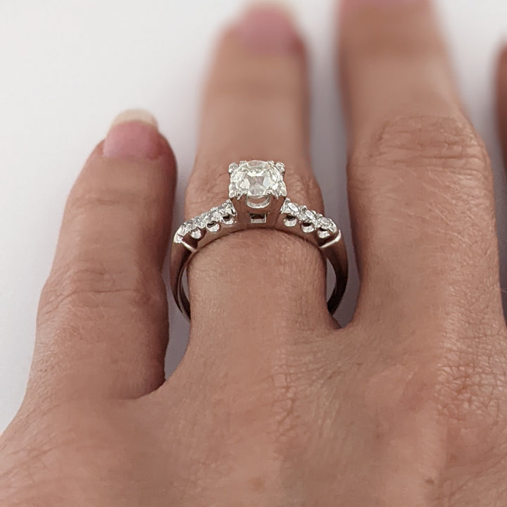 PLATINUM .72 CARAT TOTAL VS2 J DIAMOND ROUND WITH .12 DIAMOND TOTAL WEIGHT ESTATE RING 3.9 GRAMS