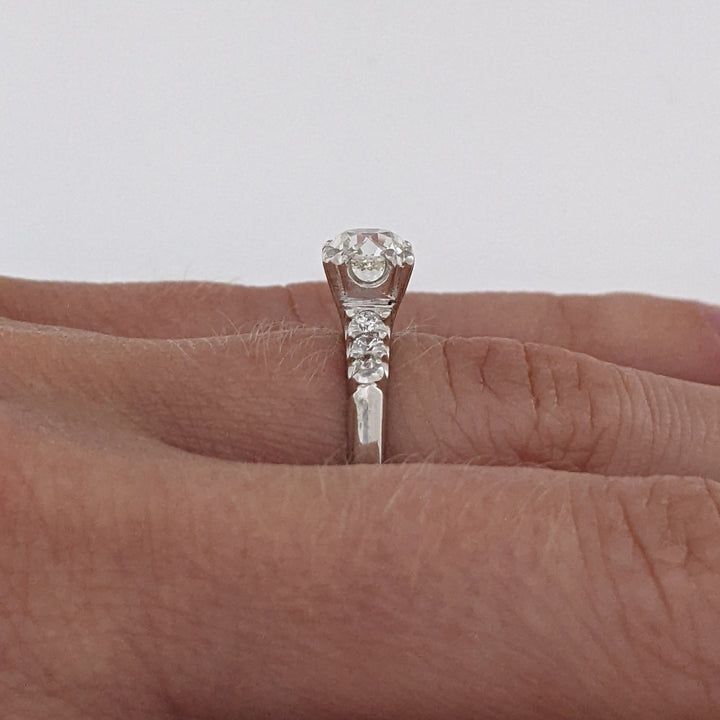 PLATINUM .72 CARAT TOTAL VS2 J DIAMOND ROUND WITH .12 DIAMOND TOTAL WEIGHT ESTATE RING 3.9 GRAMS