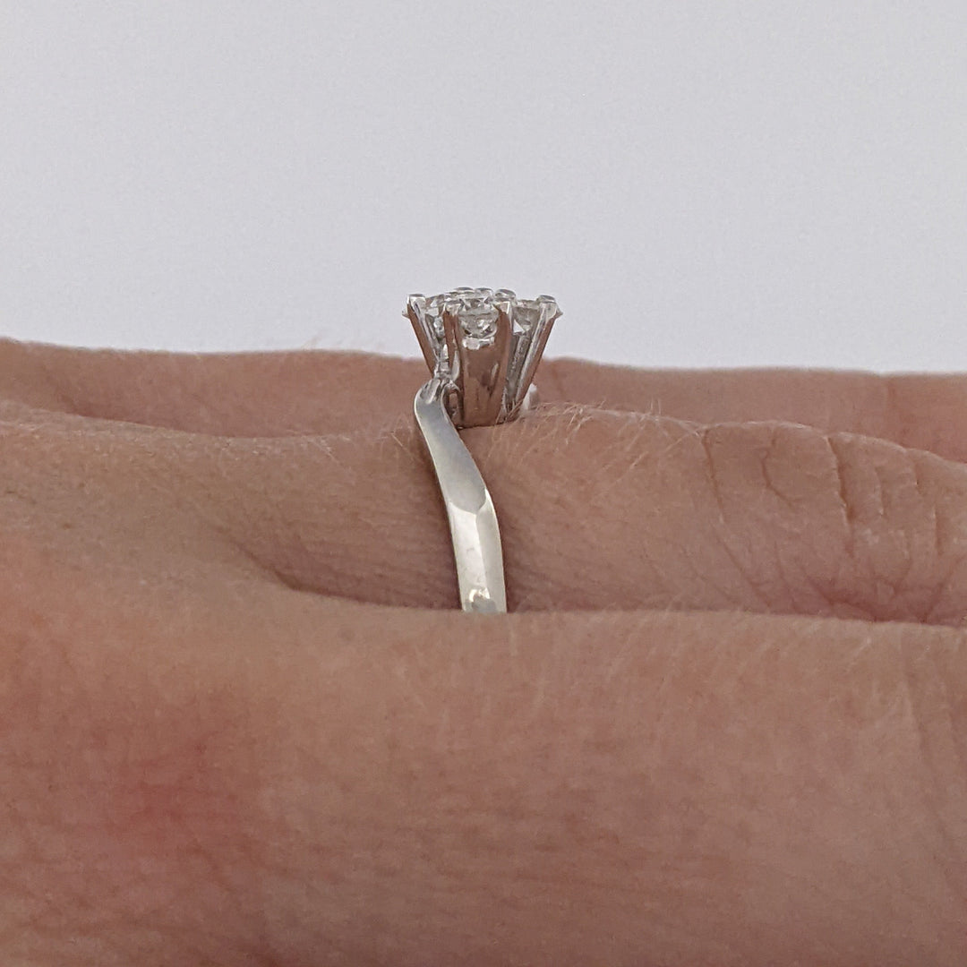 14K WHITE .24 CARAT TOTAL WEIGHT SI1 G DIAMOND ROUND (4) ESTATE RING 2.4 GRAMS