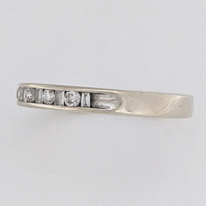 14K WHITE .22 CARAT TOTAL WEIGHT I1 H DIAMOND ROUND (7) BAGUETTE (8) ESTATE CHANNEL BAND 1.7 GRAMS