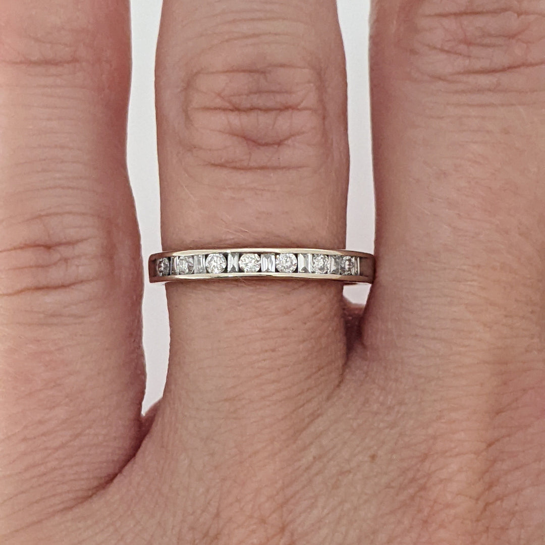 14K WHITE .22 CARAT TOTAL WEIGHT I1 H DIAMOND ROUND (7) BAGUETTE (8) ESTATE CHANNEL BAND 1.7 GRAMS