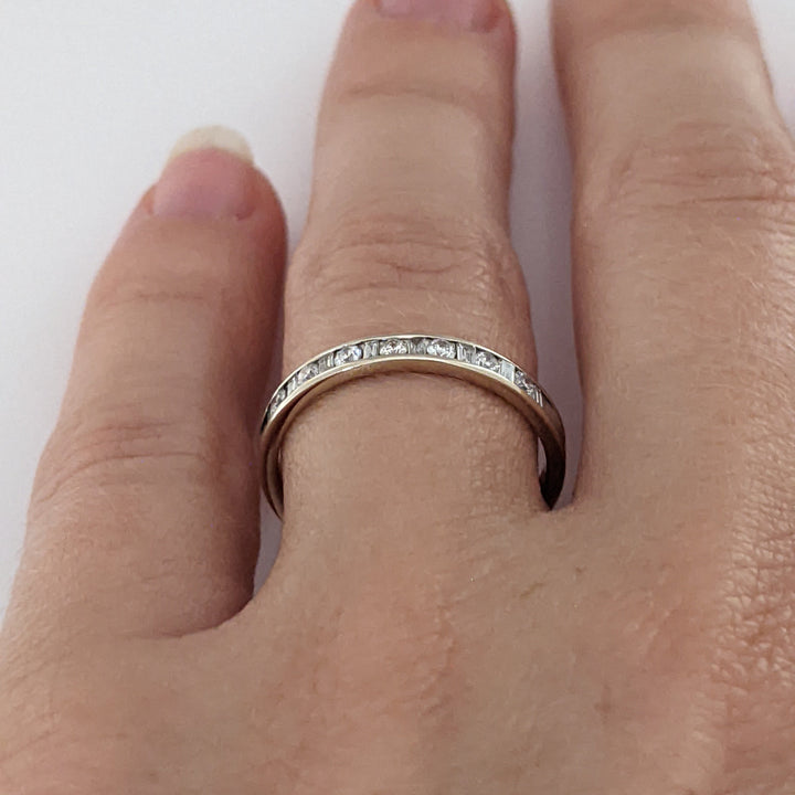 14K WHITE .22 CARAT TOTAL WEIGHT I1 H DIAMOND ROUND (7) BAGUETTE (8) ESTATE CHANNEL BAND 1.7 GRAMS