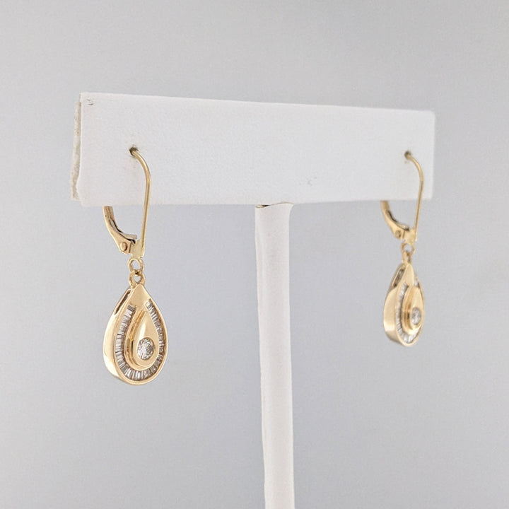 14K .62 CARAT TOTAL WEIGHT VS2 I DIAMOND ROUND (2) BAGUETTE (48) DANGLE ESTATE EARRINGS 3.7 GRAMS