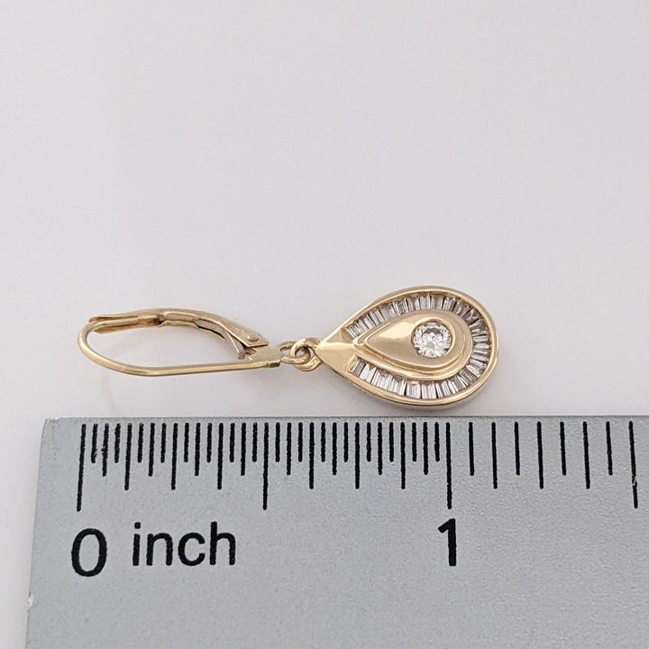 14K .62 CARAT TOTAL WEIGHT VS2 I DIAMOND ROUND (2) BAGUETTE (48) DANGLE ESTATE EARRINGS 3.7 GRAMS