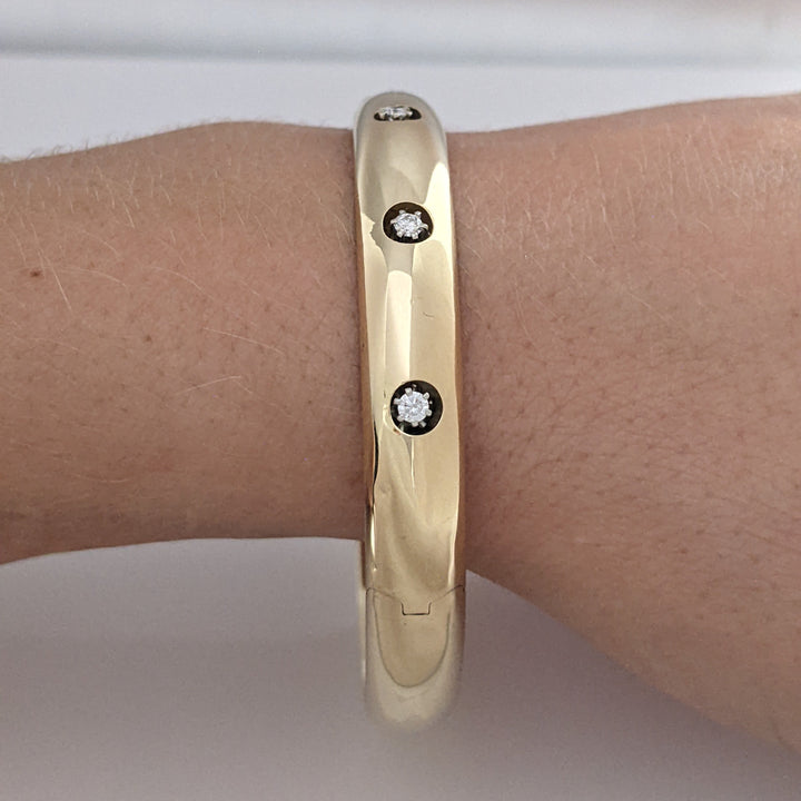 14K .20 CARAT TOTAL WEIGHT SI1 H DIAMOND ROUND (5) ESTATE BANGLE BRACELET 10.6 GRAMS