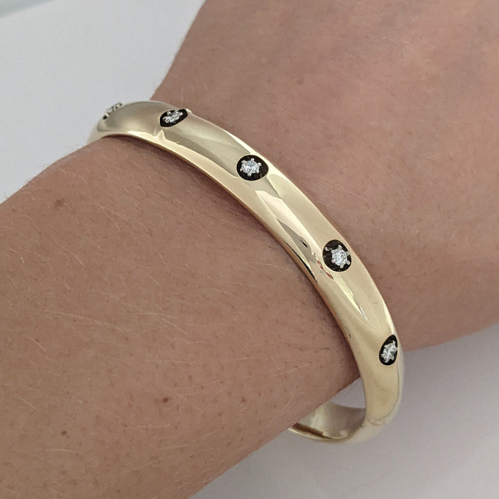 14K .20 CARAT TOTAL WEIGHT SI1 H DIAMOND ROUND (5) ESTATE BANGLE BRACELET 10.6 GRAMS