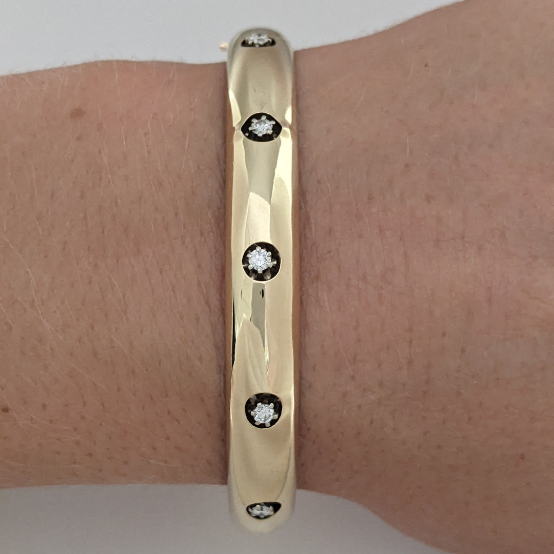 14K .20 CARAT TOTAL WEIGHT SI1 H DIAMOND ROUND (5) ESTATE BANGLE BRACELET 10.6 GRAMS