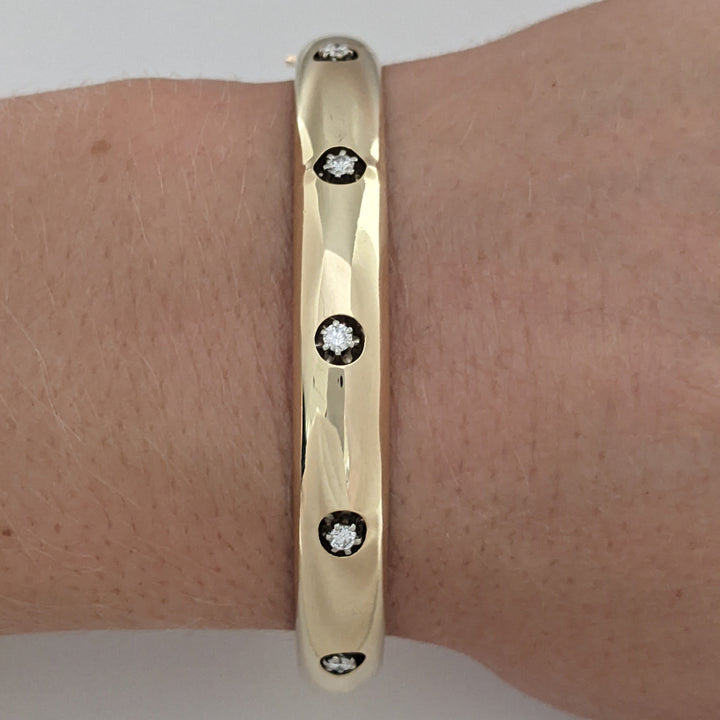 14K .20 CARAT TOTAL WEIGHT SI1 H DIAMOND ROUND (5) ESTATE BANGLE BRACELET 10.6 GRAMS