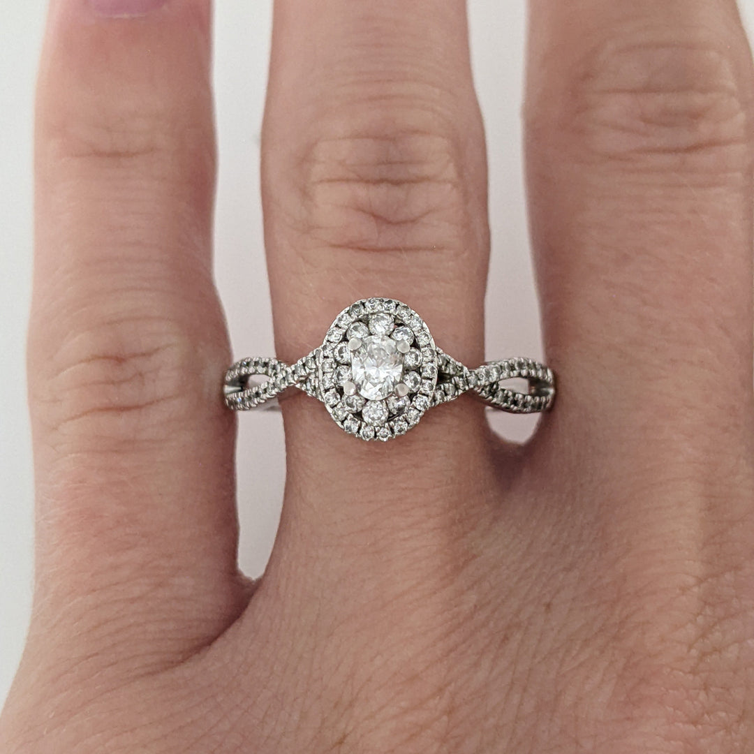14K WHITE .64 CARAT TOTAL WEIGHT SI1 I DIAMOND OVAL (1) ROUND (78) ESTATE RING 3.3 GRAMS