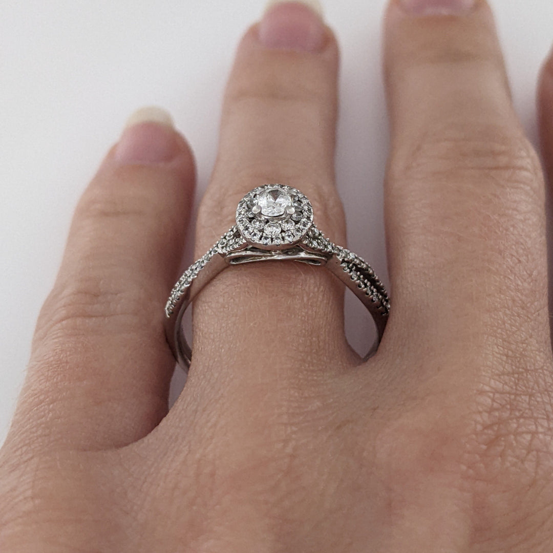 14K WHITE .64 CARAT TOTAL WEIGHT SI1 I DIAMOND OVAL (1) ROUND (78) ESTATE RING 3.3 GRAMS