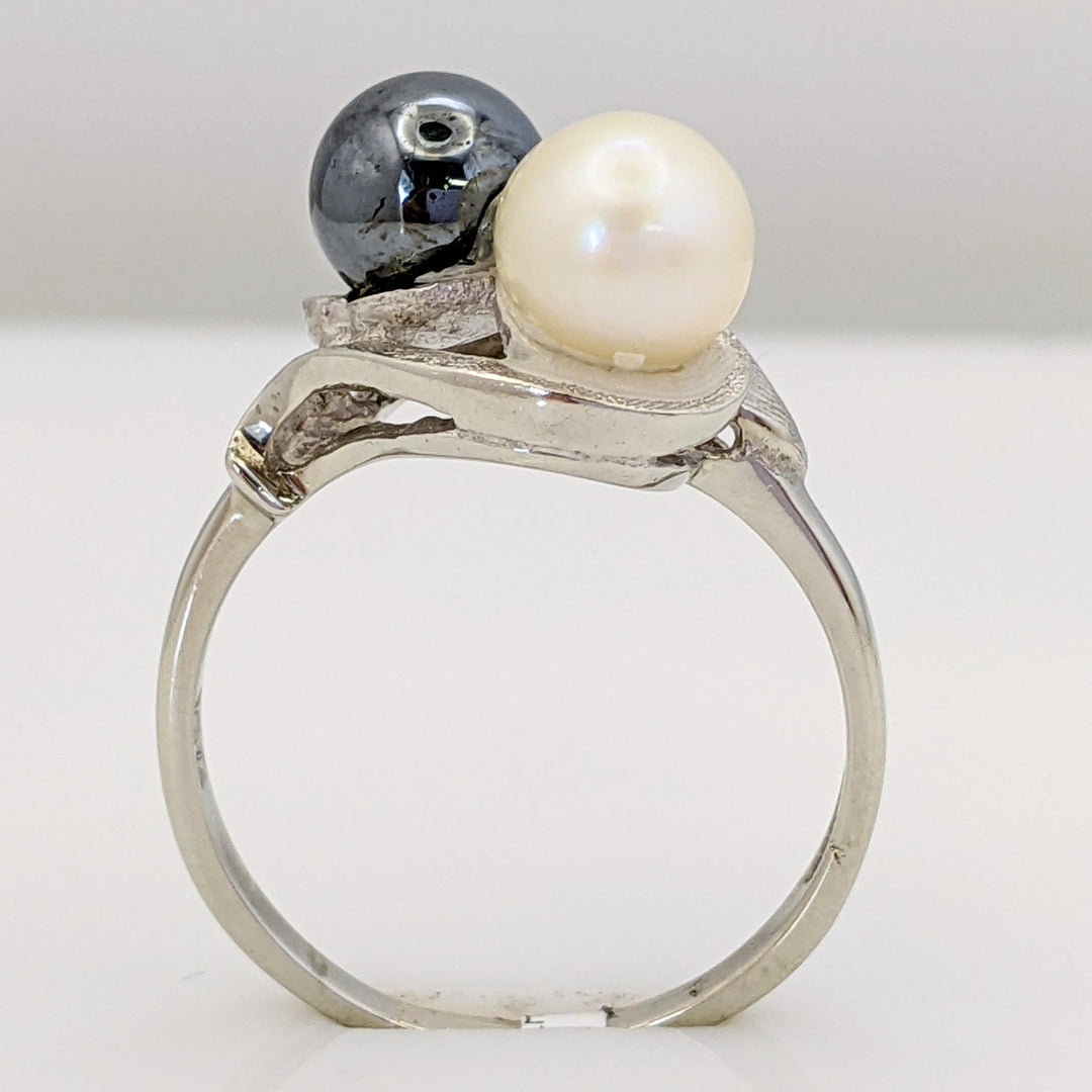 10K WHITE PEARL ROUND 6.5MM (1) BLACK (1) WHITE ESTATE RING 3.6 GRAMS