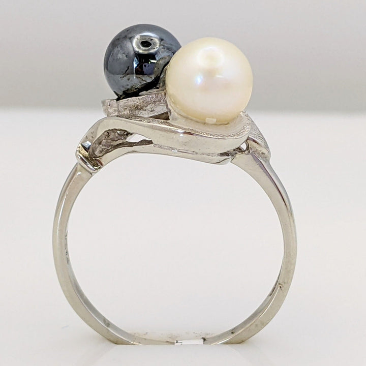 10K WHITE PEARL ROUND 6.5MM (1) BLACK (1) WHITE ESTATE RING 3.6 GRAMS