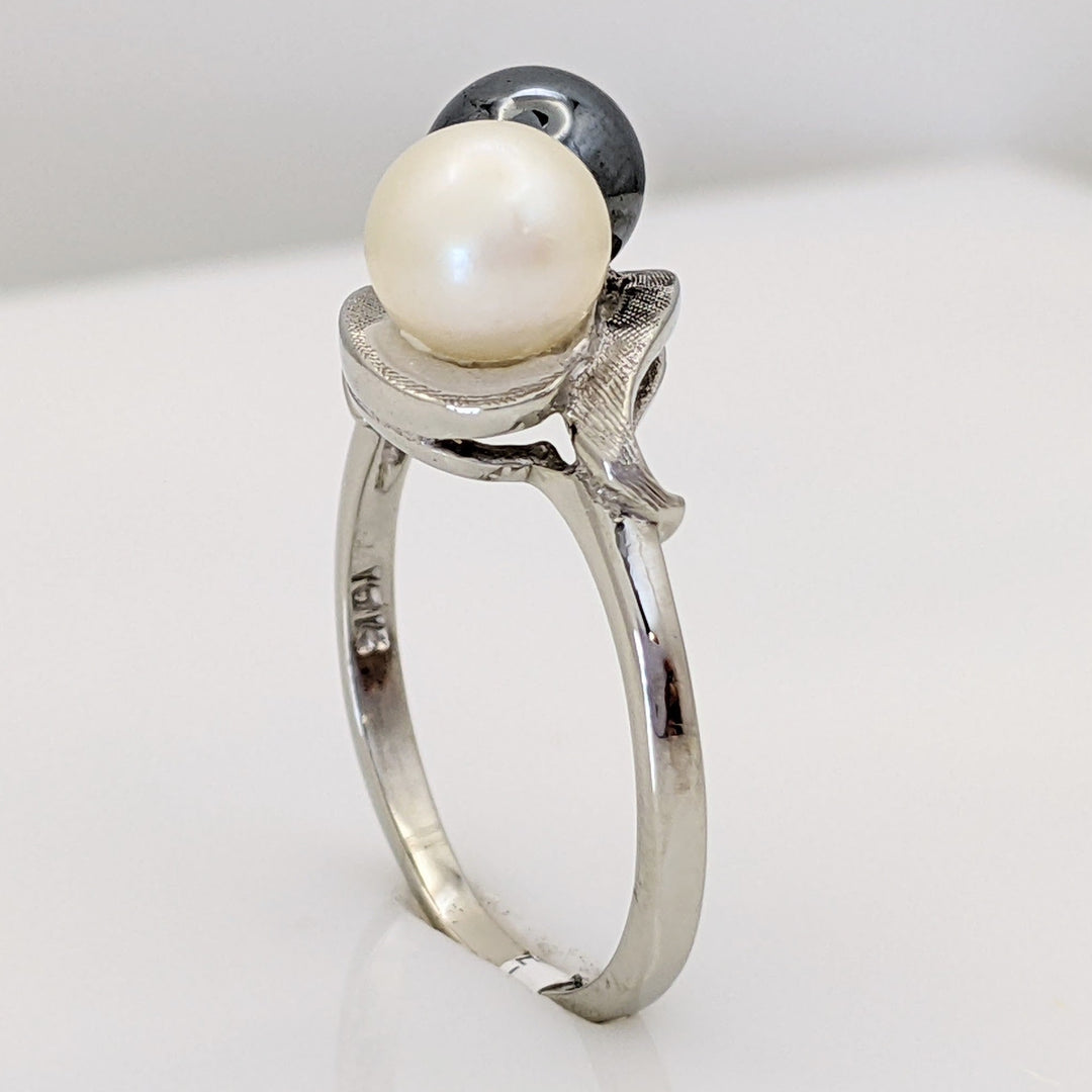 10K WHITE PEARL ROUND 6.5MM (1) BLACK (1) WHITE ESTATE RING 3.6 GRAMS