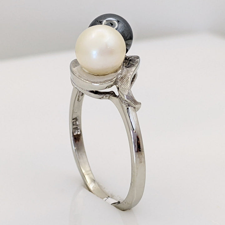 10K WHITE PEARL ROUND 6.5MM (1) BLACK (1) WHITE ESTATE RING 3.6 GRAMS