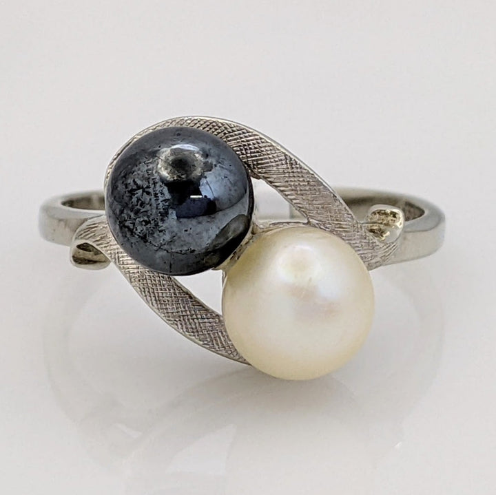 10K WHITE PEARL ROUND 6.5MM (1) BLACK (1) WHITE ESTATE RING 3.6 GRAMS