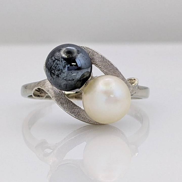 10K WHITE PEARL ROUND 6.5MM (1) BLACK (1) WHITE ESTATE RING 3.6 GRAMS