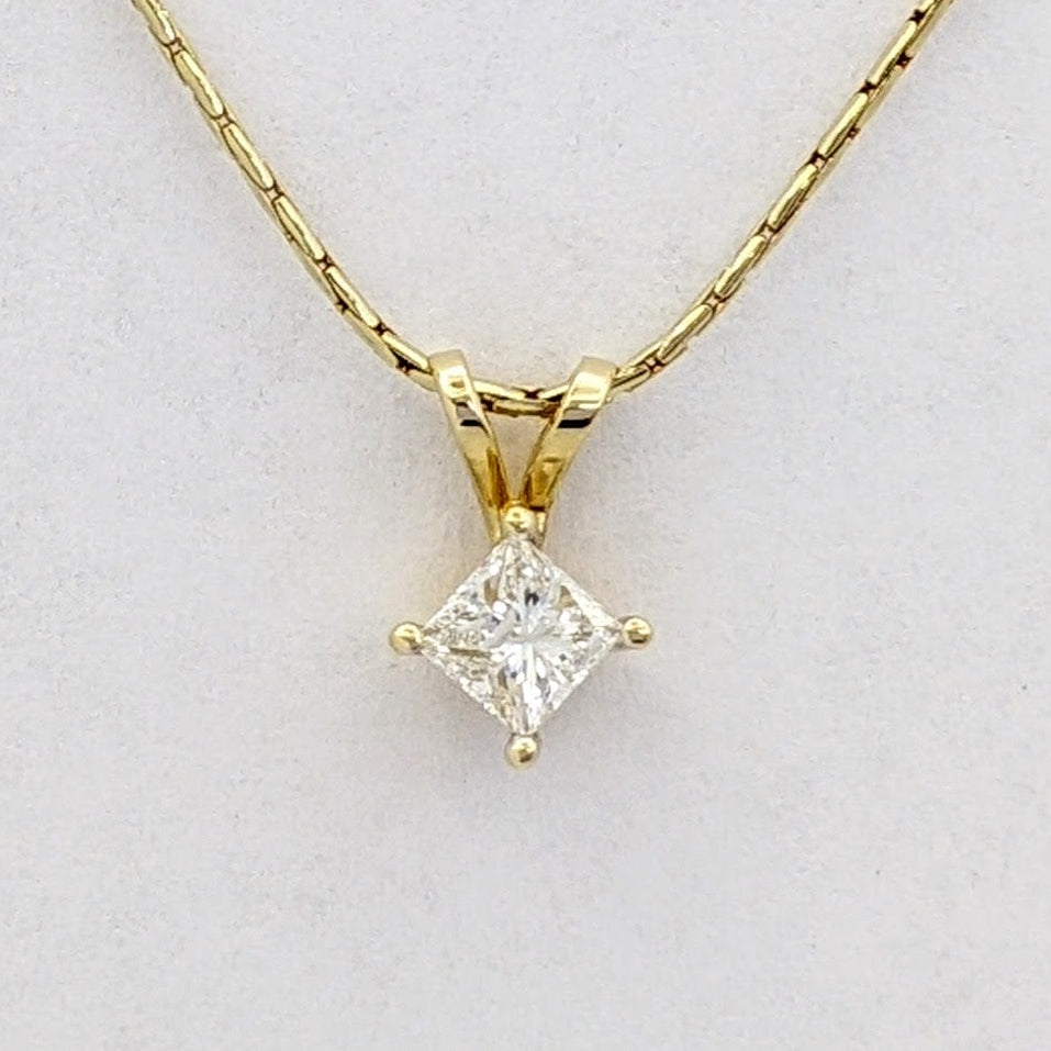 14K .45 CARAT TOTAL WEIGHT I1 H DIAMOND PRINCESS CUT ESTATE PENDANT &amp; CHAIN 2.9 GRAMS