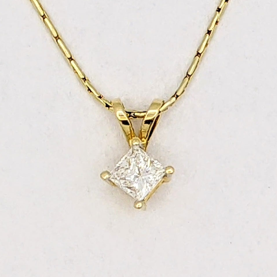 14K .45 CARAT TOTAL WEIGHT I1 H DIAMOND PRINCESS CUT ESTATE PENDANT &amp; CHAIN 2.9 GRAMS