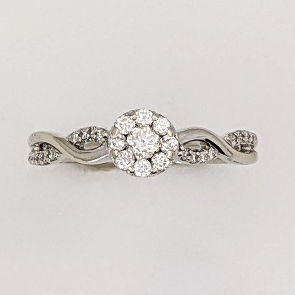 10K WHITE .31 CARAT TOTAL WEIGHT SI2 H DIAMOND ROUND (25) CLUSTER TWIST ESTATE RING 2.4 GRAMS