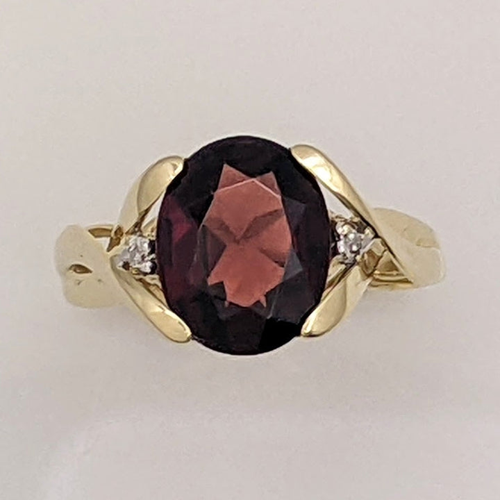 14K GARNET OVAL 8X10 WITH (2) MELEE ESTATE RING 2.6 GRAMS