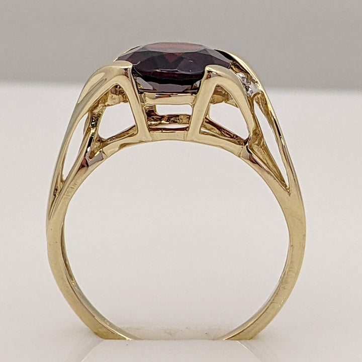 14K GARNET OVAL 8X10 WITH (2) MELEE ESTATE RING 2.6 GRAMS