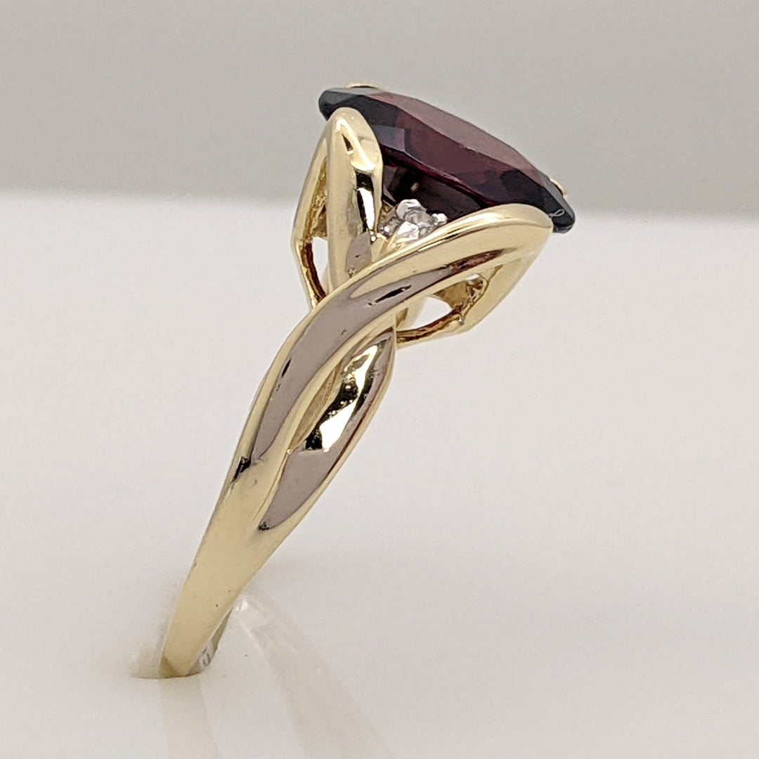 14K GARNET OVAL 8X10 WITH (2) MELEE ESTATE RING 2.6 GRAMS