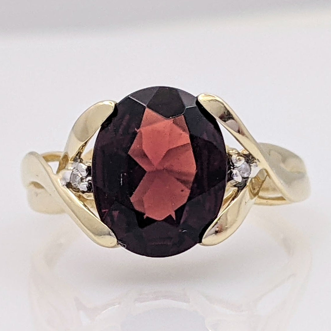 14K GARNET OVAL 8X10 WITH (2) MELEE ESTATE RING 2.6 GRAMS