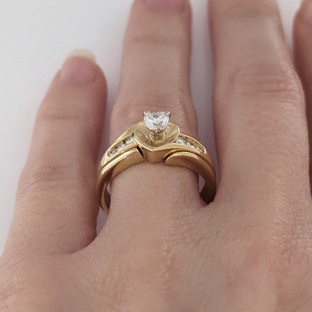 14K .35 CARAT TOTAL WEIGHT SI1 H DIAMOND HEART (1) ROUND (6) ESTATE RING 4.8 GRAMS