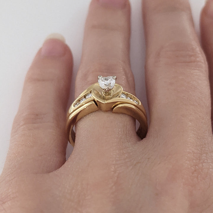 14K .35 CARAT TOTAL WEIGHT SI1 H DIAMOND HEART (1) ROUND (6) ESTATE RING 4.8 GRAMS