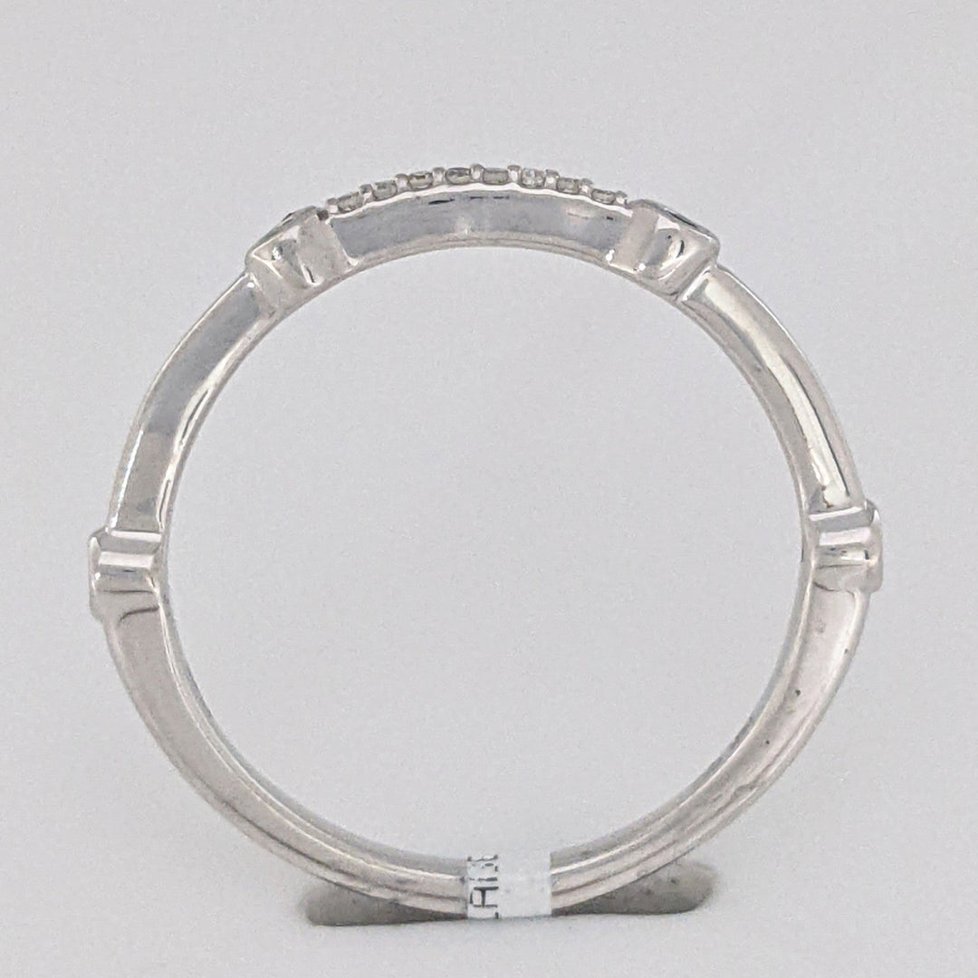 14K WHITE SAPPHIRE ROUND (4) BEZEL WITH (8) MELEE ESTATE BAND 2.0 GRAMS
