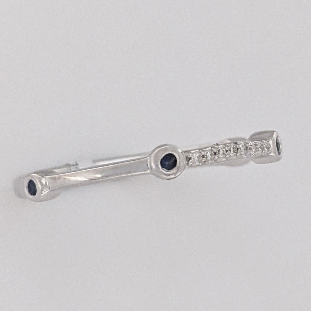 14K WHITE SAPPHIRE ROUND (4) BEZEL WITH (8) MELEE ESTATE BAND 2.0 GRAMS