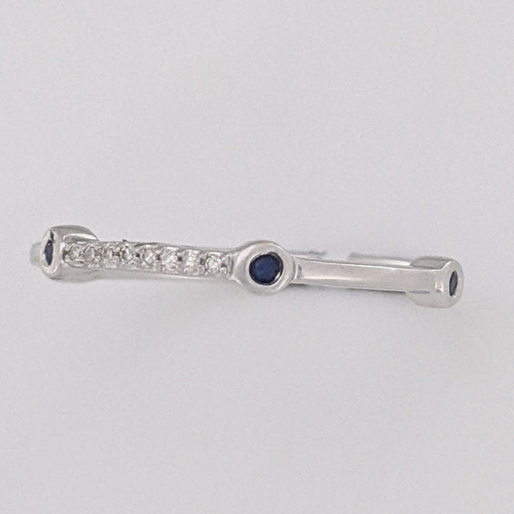 14K WHITE SAPPHIRE ROUND (4) BEZEL WITH (8) MELEE ESTATE BAND 2.0 GRAMS