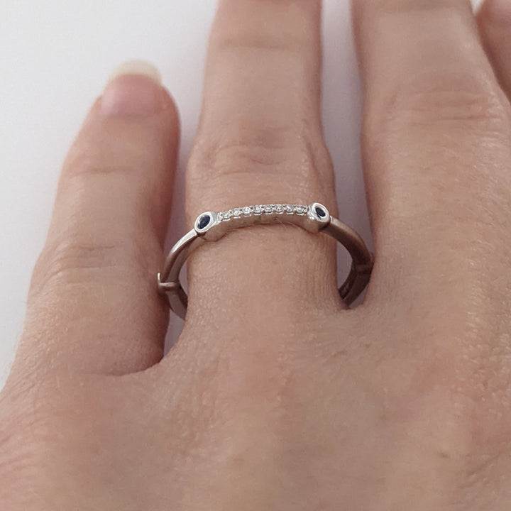 14K WHITE SAPPHIRE ROUND (4) BEZEL WITH (8) MELEE ESTATE BAND 2.0 GRAMS