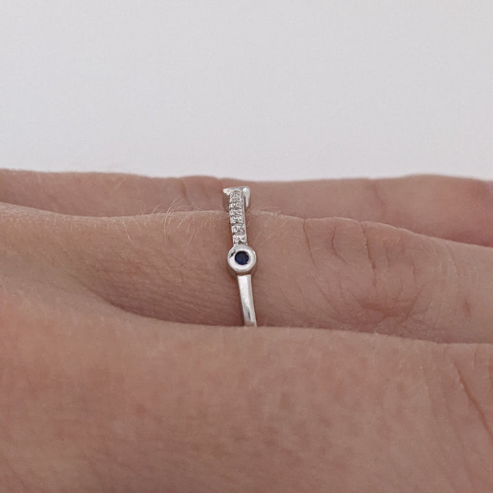 14K WHITE SAPPHIRE ROUND (4) BEZEL WITH (8) MELEE ESTATE BAND 2.0 GRAMS