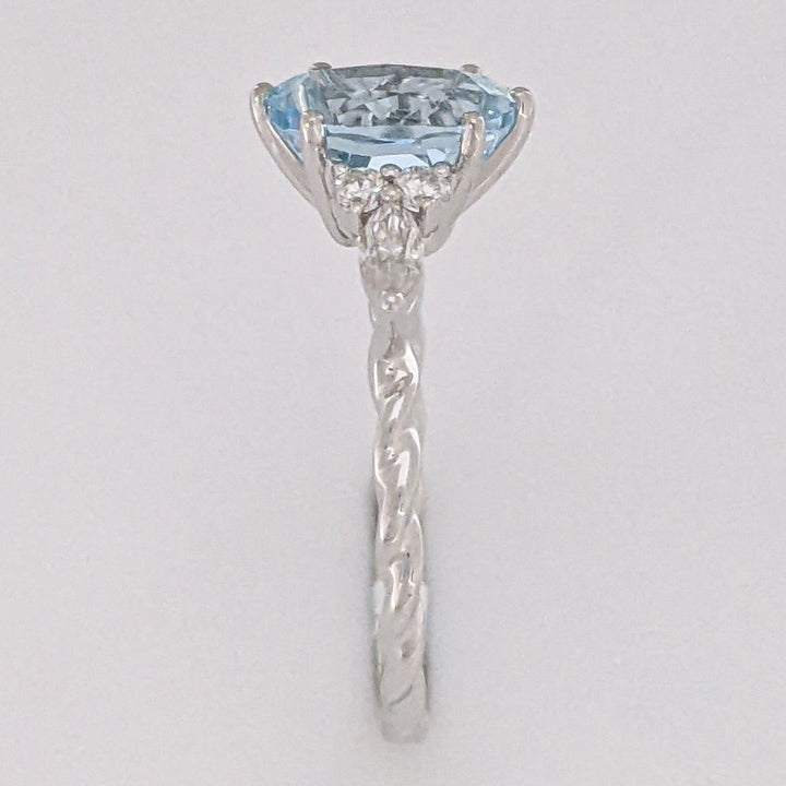 14K WHITE AQUAMARINE OVAL 6X9 WITH .24 DIAMOND TOTAL WEIGHT MARQUISE (2) ROUND (4) ESTATE RING 2.0 GRAMS