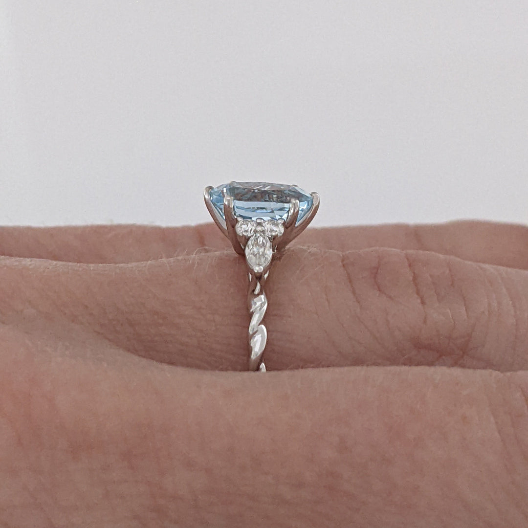 14K WHITE AQUAMARINE OVAL 6X9 WITH .24 DIAMOND TOTAL WEIGHT MARQUISE (2) ROUND (4) ESTATE RING 2.0 GRAMS