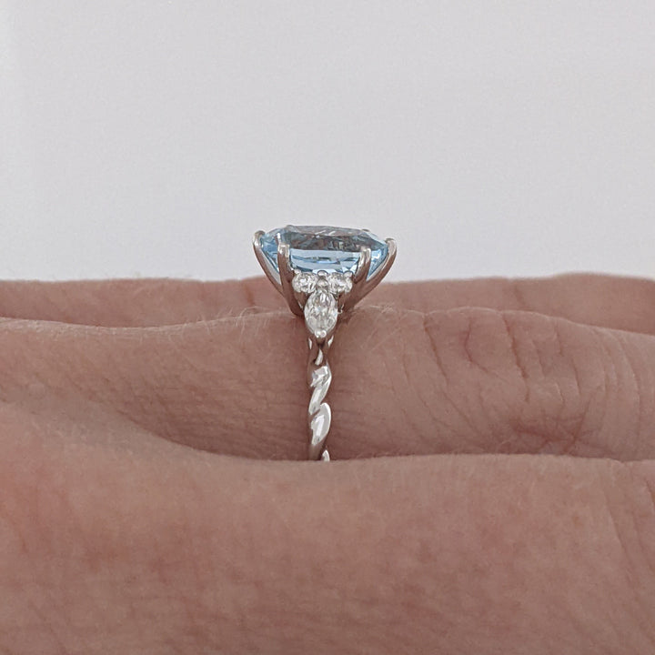 14K WHITE AQUAMARINE OVAL 6X9 WITH .24 DIAMOND TOTAL WEIGHT MARQUISE (2) ROUND (4) ESTATE RING 2.0 GRAMS