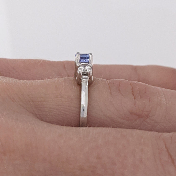 14K WHITE TANZANITE ROUND 3.8MM WITH .18 DIAMOND TOTAL WEIGHT (2) ROUND ESTATE TRINITY RING 2.9 GRAMS