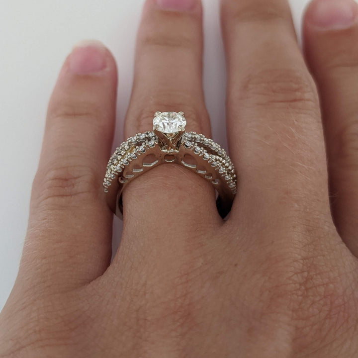 10K TWO-TONE .47 CARAT TOTAL DIAMOND ROUND VVS K WITH (32) MELEE ESTATE RING 3.4 GRAMS
