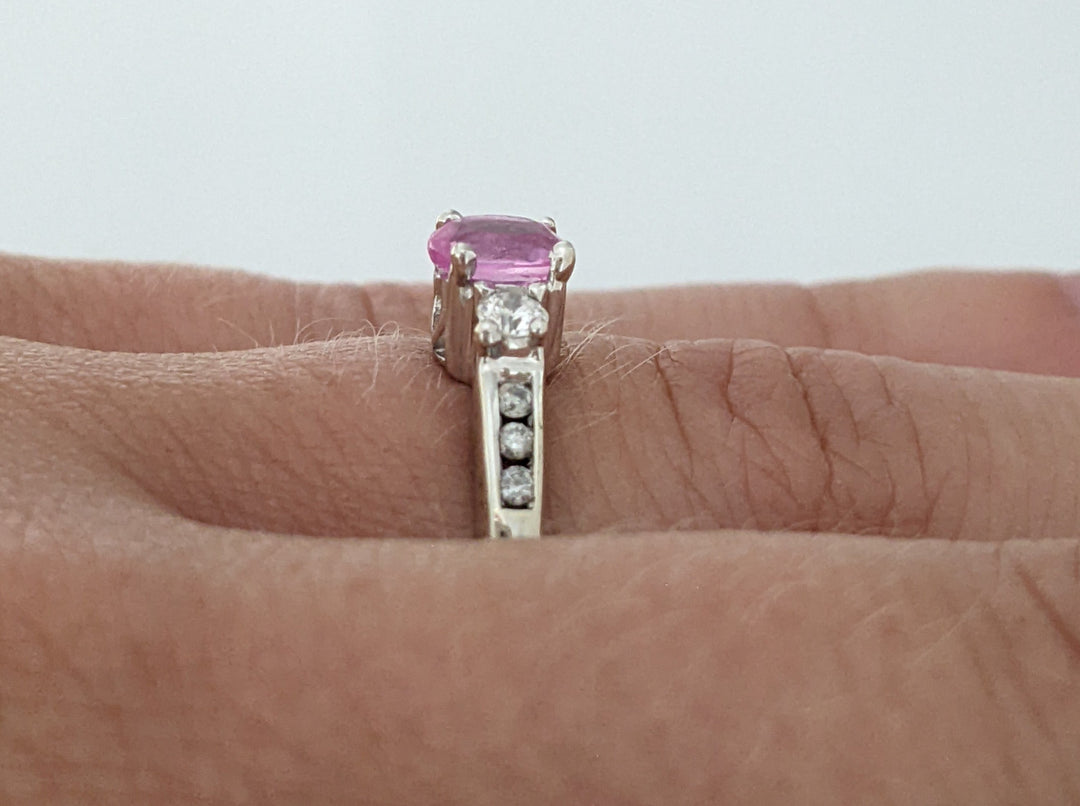 14K WHITE PINK SAPPHIRE OVAL WITH/8 DIAMOND ESTATE RING 2.4 GRAMS