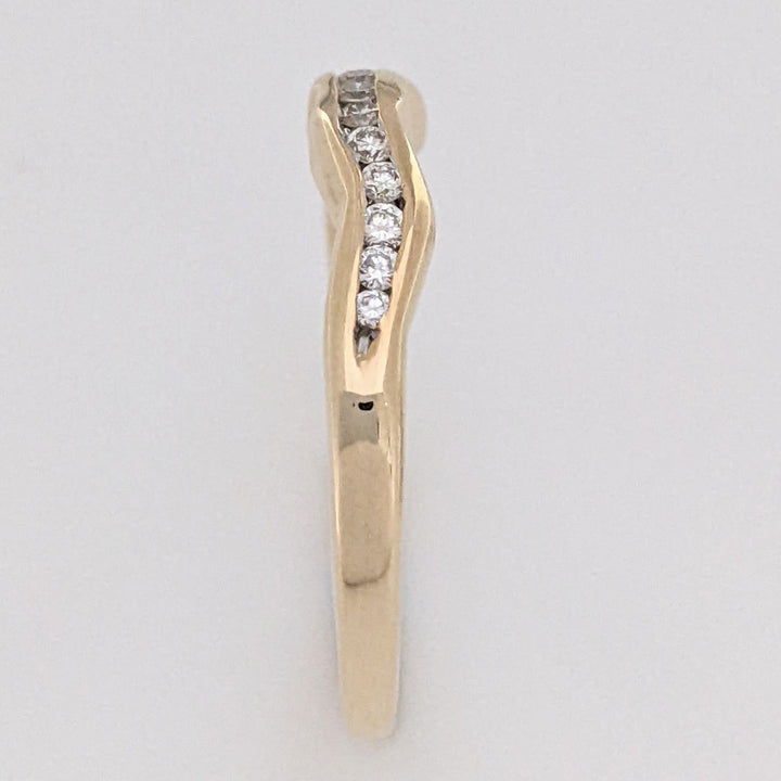 14K .15 CARAT TOTAL WEIGHT SI1 H DIAMOND ROUND (13) CURVED ESTATE CHANNEL BAND 3.0 GRAMS