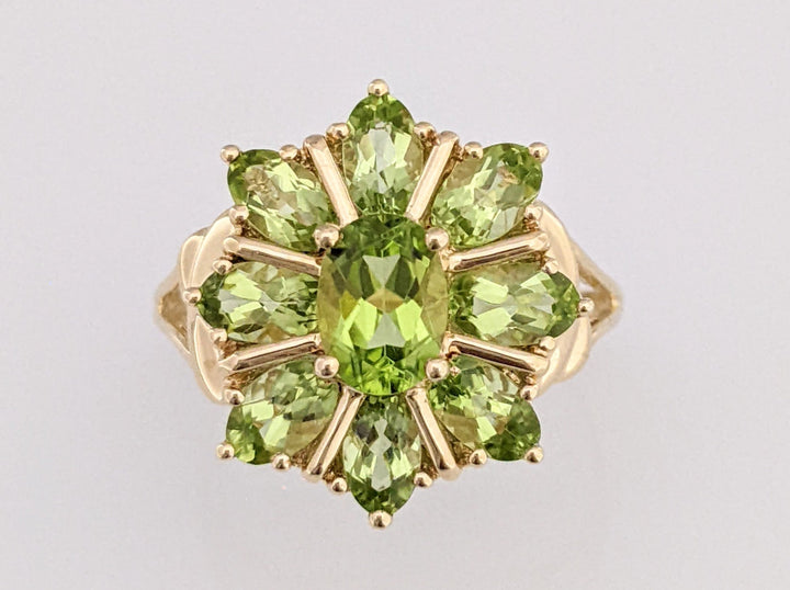 10K PERIDOT OVAL 5X7 WITH (8) 3X5 OVAL ESTATE RING 3.2 GRAMS