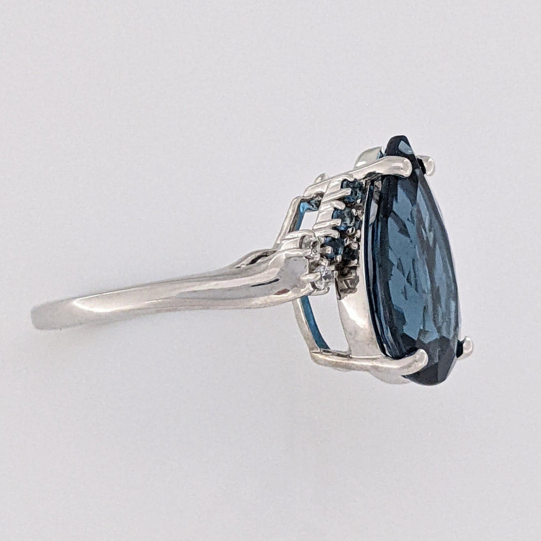 10K WHITE LONDON BLUE TOPAZ WITH (6) BLUE TOPAZ AND (2) WHITE TOPAZ ESTATE RING 3.5 GRAMS